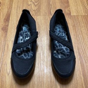Yuu Black Slip Ons-9.5M